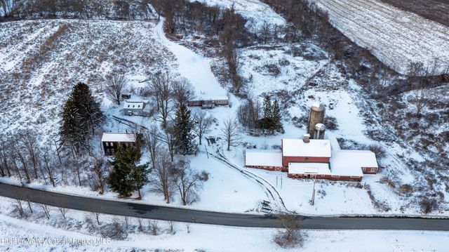 90 W End Road, Hillsdale, NY 12529