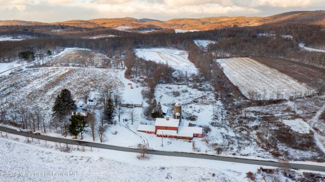 90 W End Road, Hillsdale, NY 12529