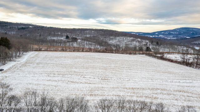 90 W End Road, Hillsdale, NY 12529