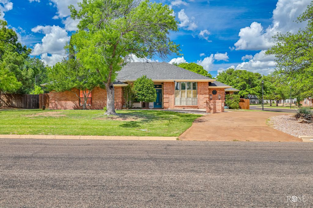 Image 2 of property listing at 6002 Stratford Avenue, San Angelo, TX 76901