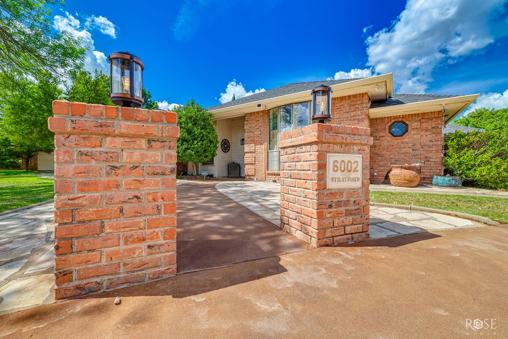 Image 4 of property listing at 6002 Stratford Avenue, San Angelo, TX 76901