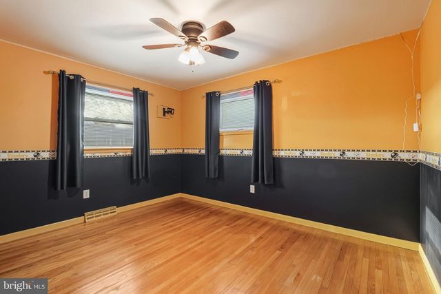 209 N LAUREL ST, Manheim, PA 17545