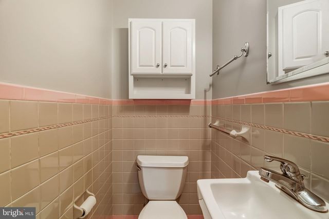 209 N LAUREL ST, Manheim, PA 17545