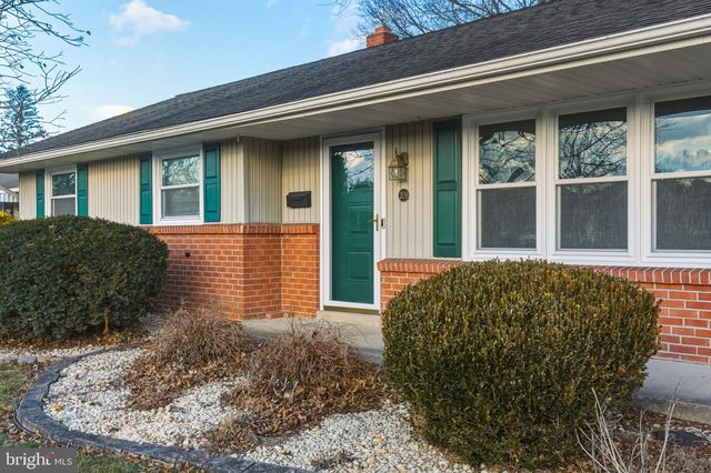 209 N LAUREL ST, Manheim, PA 17545