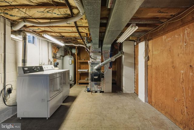 209 N LAUREL ST, Manheim, PA 17545