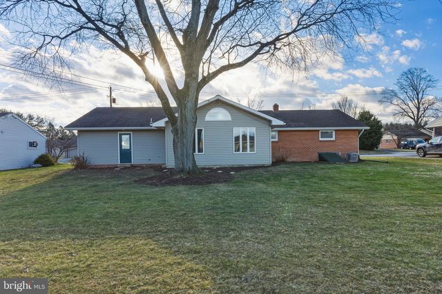 209 N LAUREL ST, Manheim, PA 17545