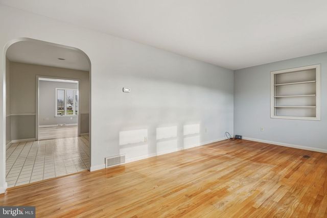 209 N LAUREL ST, Manheim, PA 17545