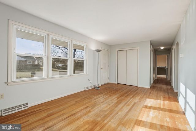 209 N LAUREL ST, Manheim, PA 17545