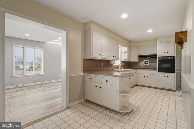 209 N LAUREL ST, Manheim, PA 17545