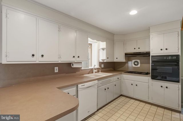 209 N LAUREL ST, Manheim, PA 17545