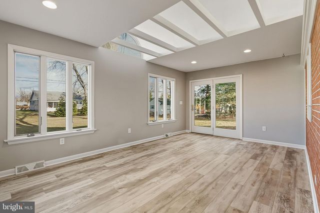 209 N LAUREL ST, Manheim, PA 17545