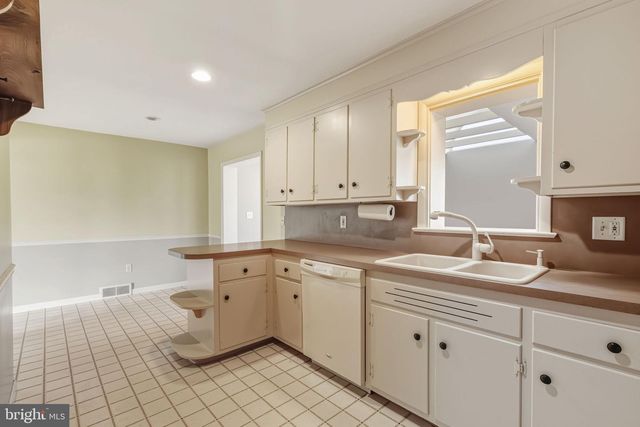 209 N LAUREL ST, Manheim, PA 17545