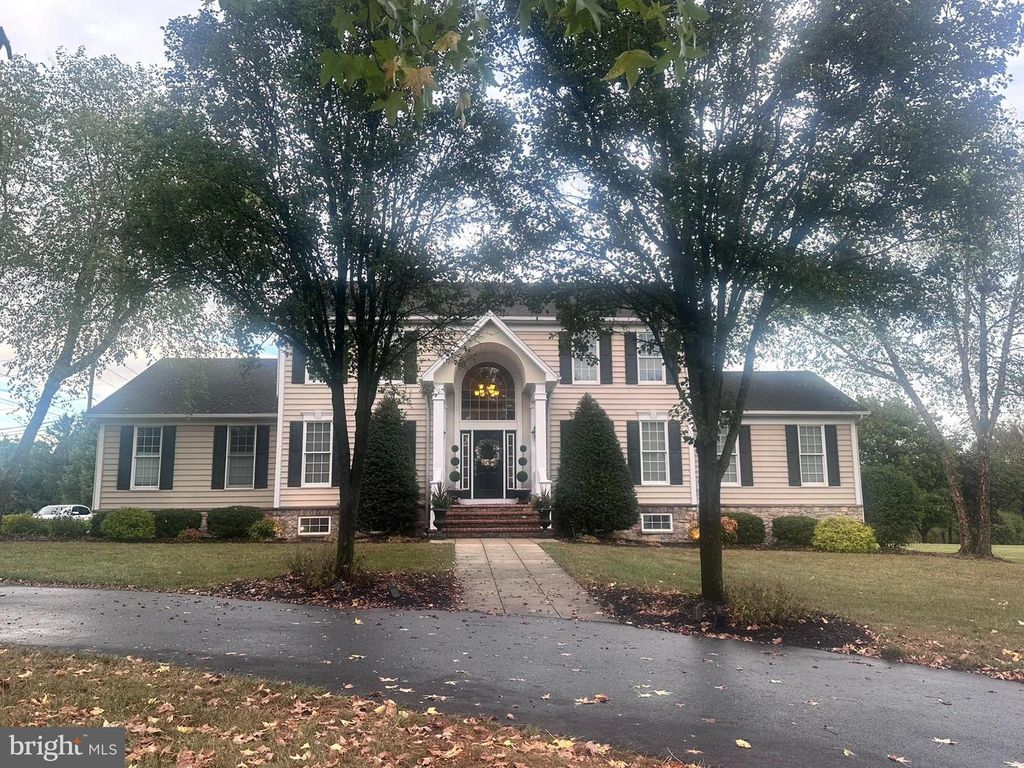 1 BRIDGEPORT DR, Mechanicsburg, PA 17050