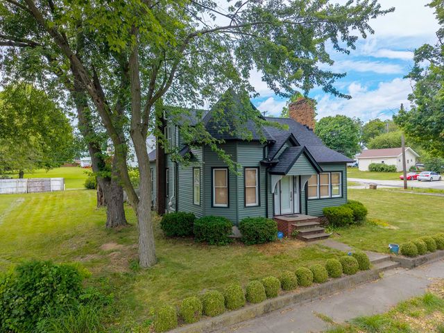302 S Gonser Avenue, Ashley, IN 46705
