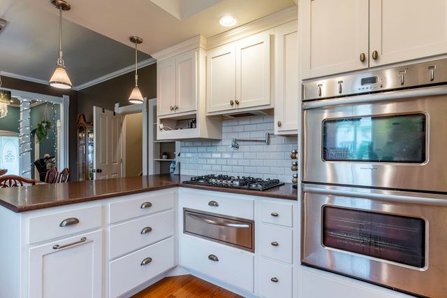 302 S Gonser Avenue, Ashley, IN 46705