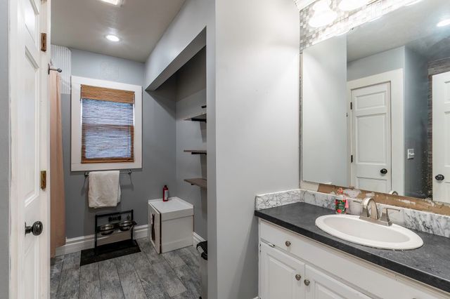 302 S Gonser Avenue, Ashley, IN 46705
