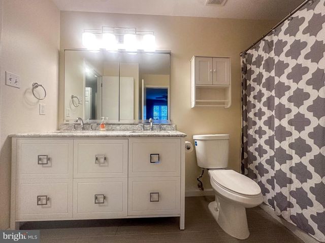801 EAGLE POINT PL, Galloway, NJ 08205