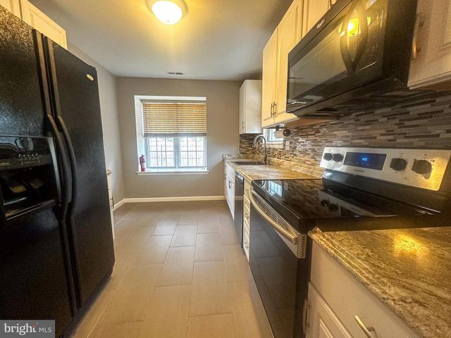 801 EAGLE POINT PL, Galloway, NJ 08205