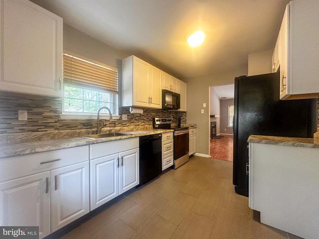 801 EAGLE POINT PL, Galloway, NJ 08205