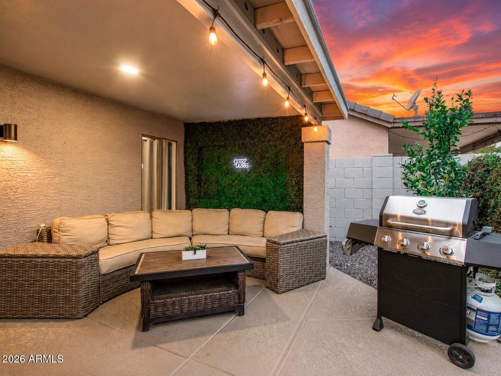 Image 22 of property listing at 548 W MICHELLE Drive, Phoenix, AZ 85023