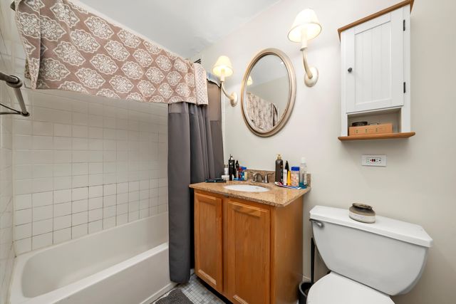 1460 N SANDBURG Terrace 705, Chicago, IL 60610