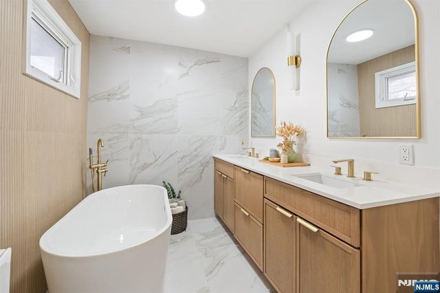 290 Queen Anne Road, Teaneck, NJ 07666