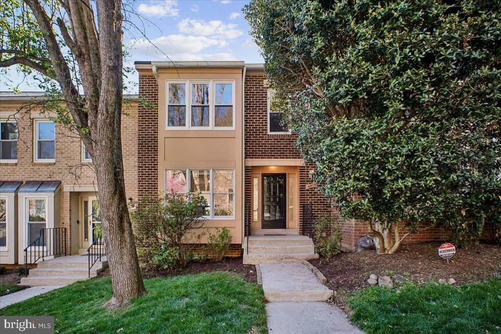 Image 1 of property listing at 4815 CLOISTER DR, Rockville, MD 20852