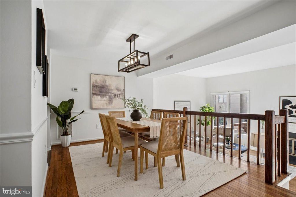 Image 10 of property listing at 4815 CLOISTER DR, Rockville, MD 20852