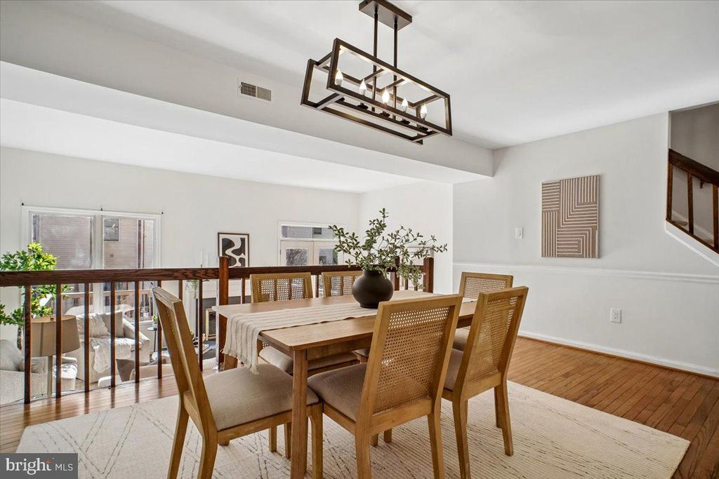 Image 11 of property listing at 4815 CLOISTER DR, Rockville, MD 20852