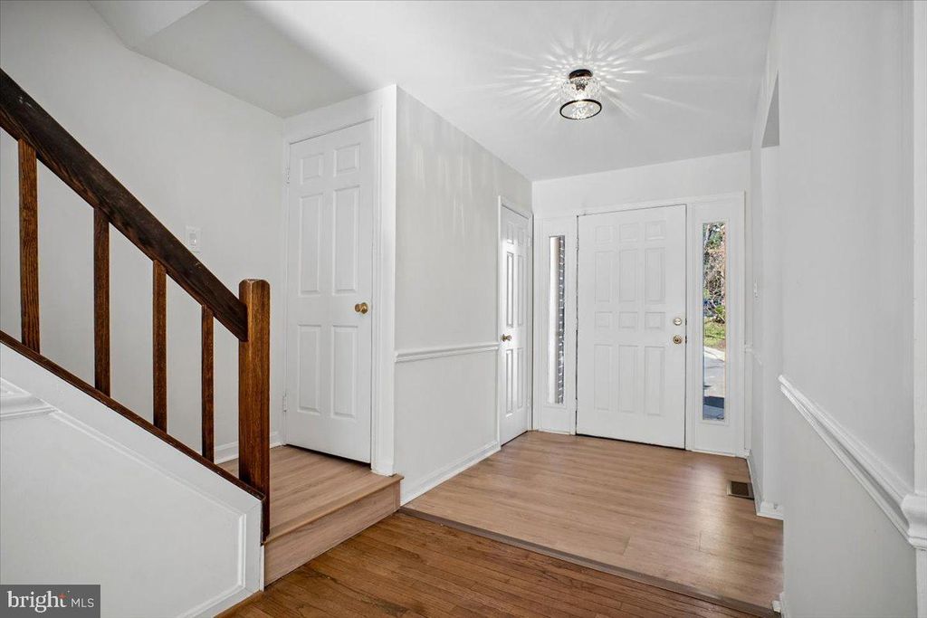 Image 17 of property listing at 4815 CLOISTER DR, Rockville, MD 20852