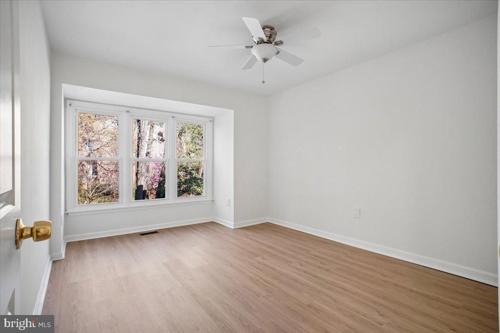 Image 24 of property listing at 4815 CLOISTER DR, Rockville, MD 20852