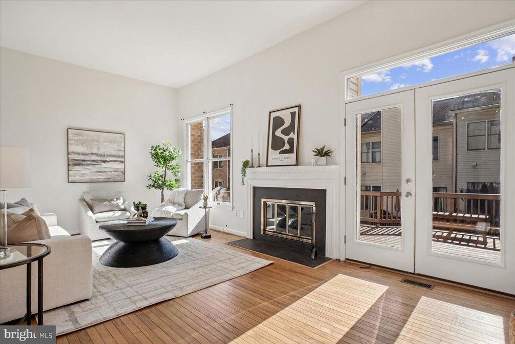 Image 3 of property listing at 4815 CLOISTER DR, Rockville, MD 20852