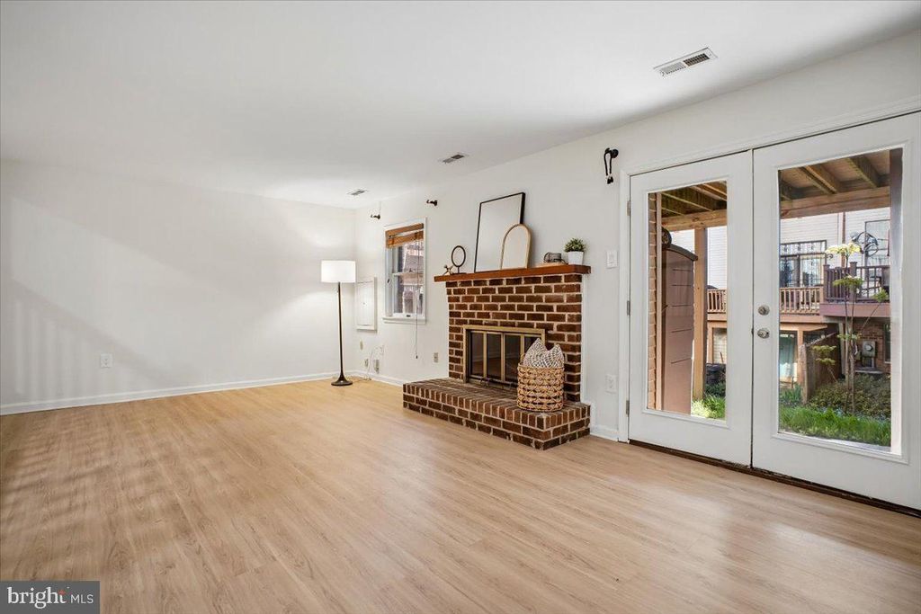 Image 30 of property listing at 4815 CLOISTER DR, Rockville, MD 20852