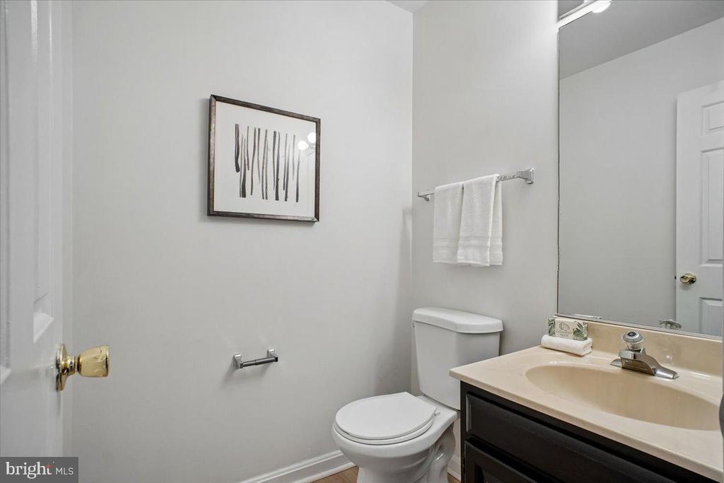 Image 34 of property listing at 4815 CLOISTER DR, Rockville, MD 20852