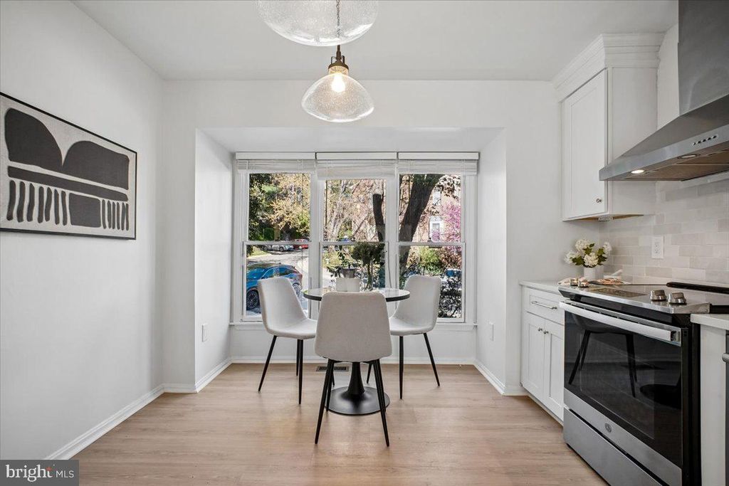 Image 5 of property listing at 4815 CLOISTER DR, Rockville, MD 20852