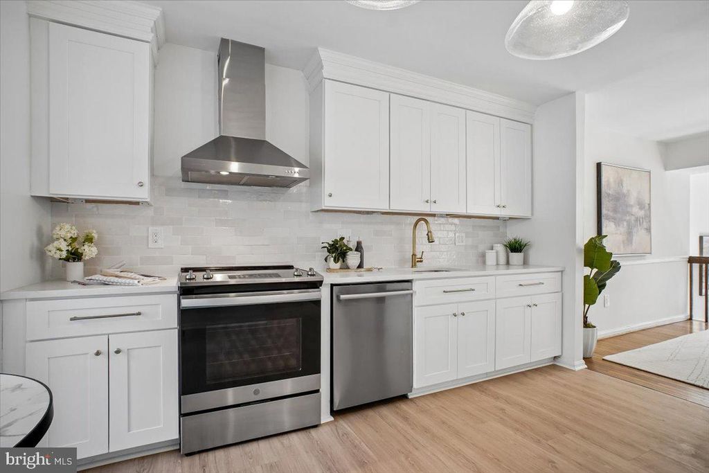 Image 6 of property listing at 4815 CLOISTER DR, Rockville, MD 20852