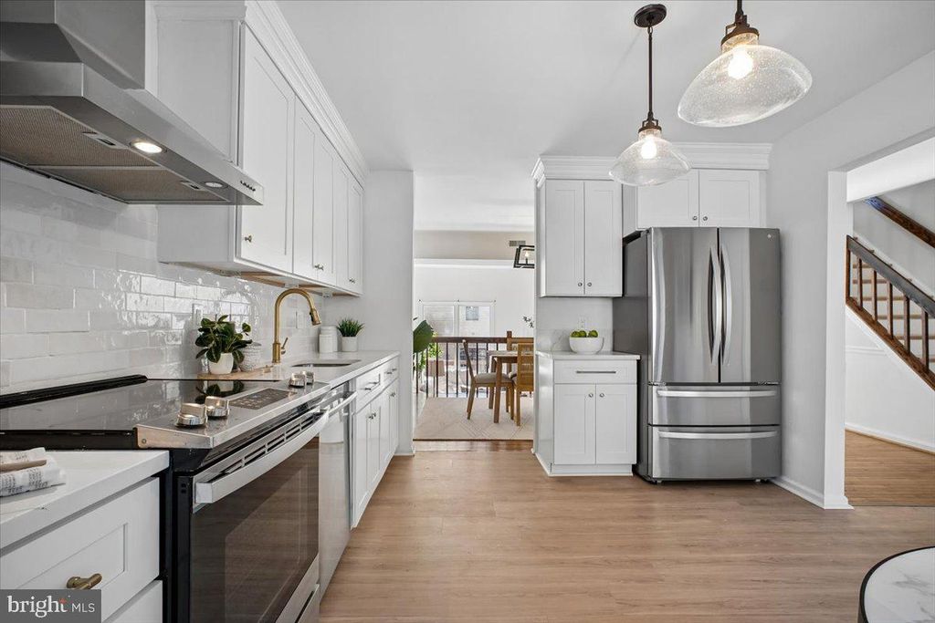 Image 7 of property listing at 4815 CLOISTER DR, Rockville, MD 20852