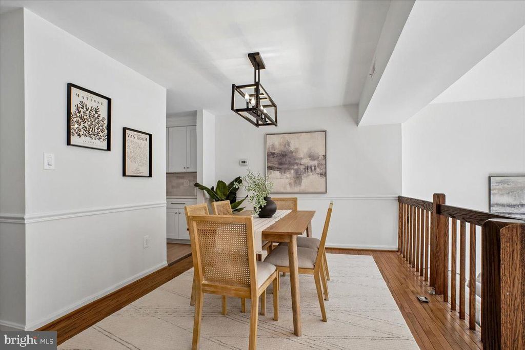 Image 9 of property listing at 4815 CLOISTER DR, Rockville, MD 20852