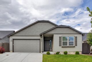 2443 NW Ivy Way, Redmond, OR 97756