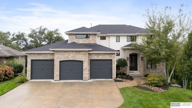 2393 S 218th Avenue, Elkhorn, NE 68022