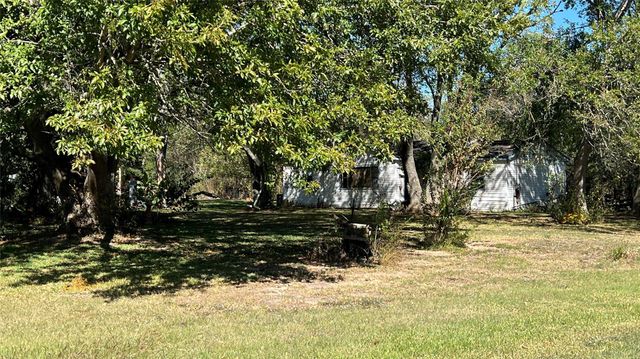 10111 Oberrender Road, Fairchilds, TX 77461