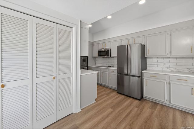 3678 Hidden Dr Apt 1401, San Antonio, TX 78217