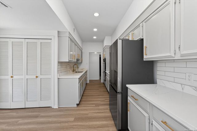 3678 Hidden Dr Apt 1401, San Antonio, TX 78217