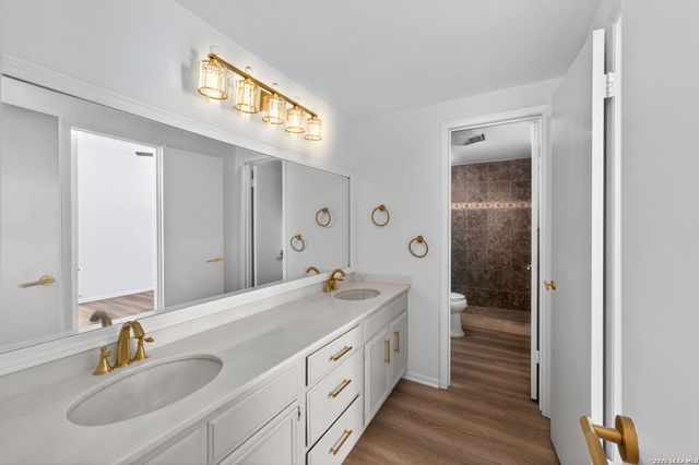 3678 Hidden Dr Apt 1401, San Antonio, TX 78217