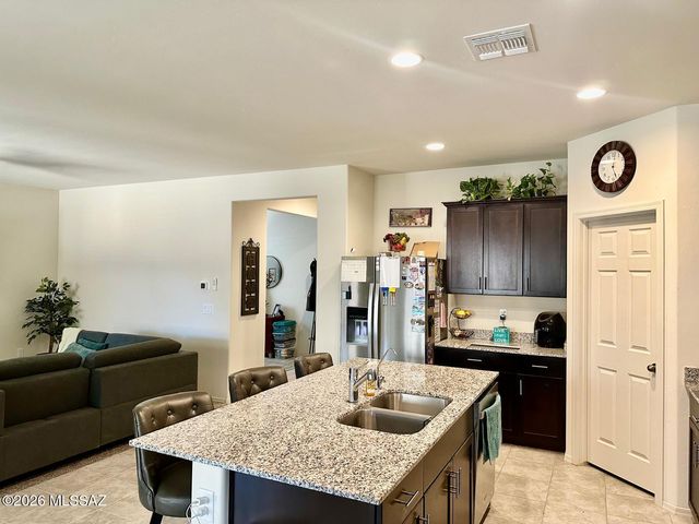 879 W Calle El Acuario, Sahuarita, AZ 85629