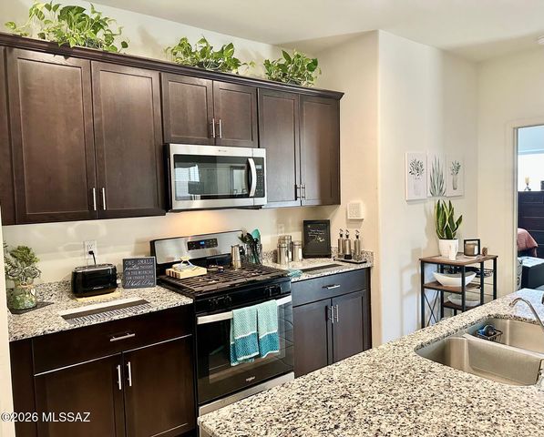 879 W Calle El Acuario, Sahuarita, AZ 85629