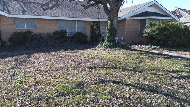 1306 E Central, Comanche, TX 76442