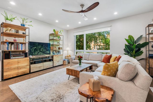 933 W George Street 2, Chicago, IL 60657