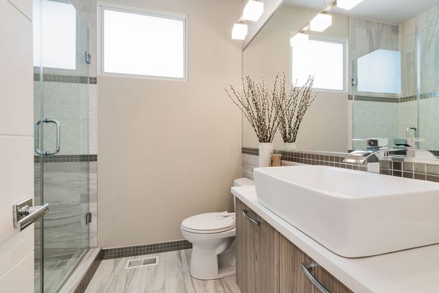 933 W George Street 2, Chicago, IL 60657