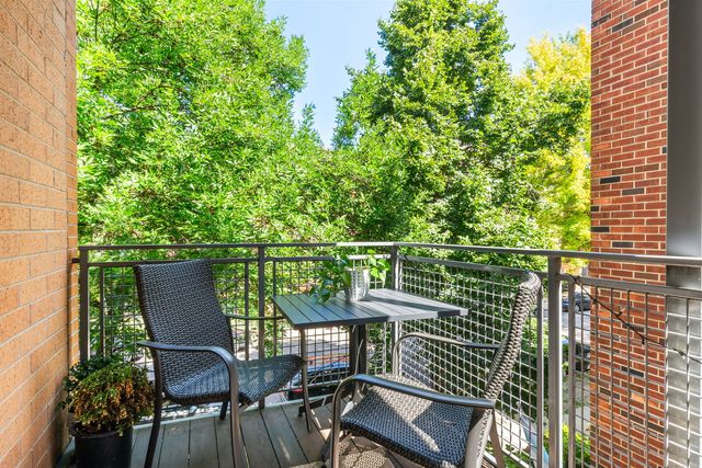 933 W George Street 2, Chicago, IL 60657